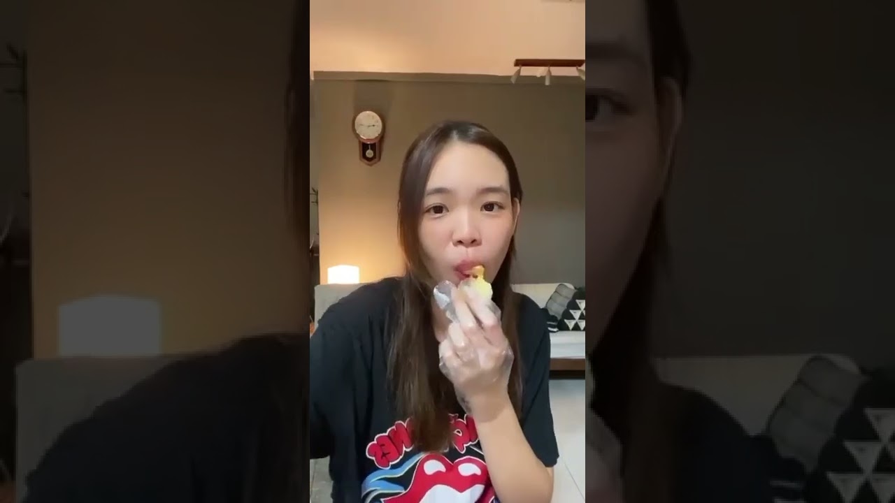 @aodrizzle Audrey Trying Our Durians from Durian Delivery Singapore!
